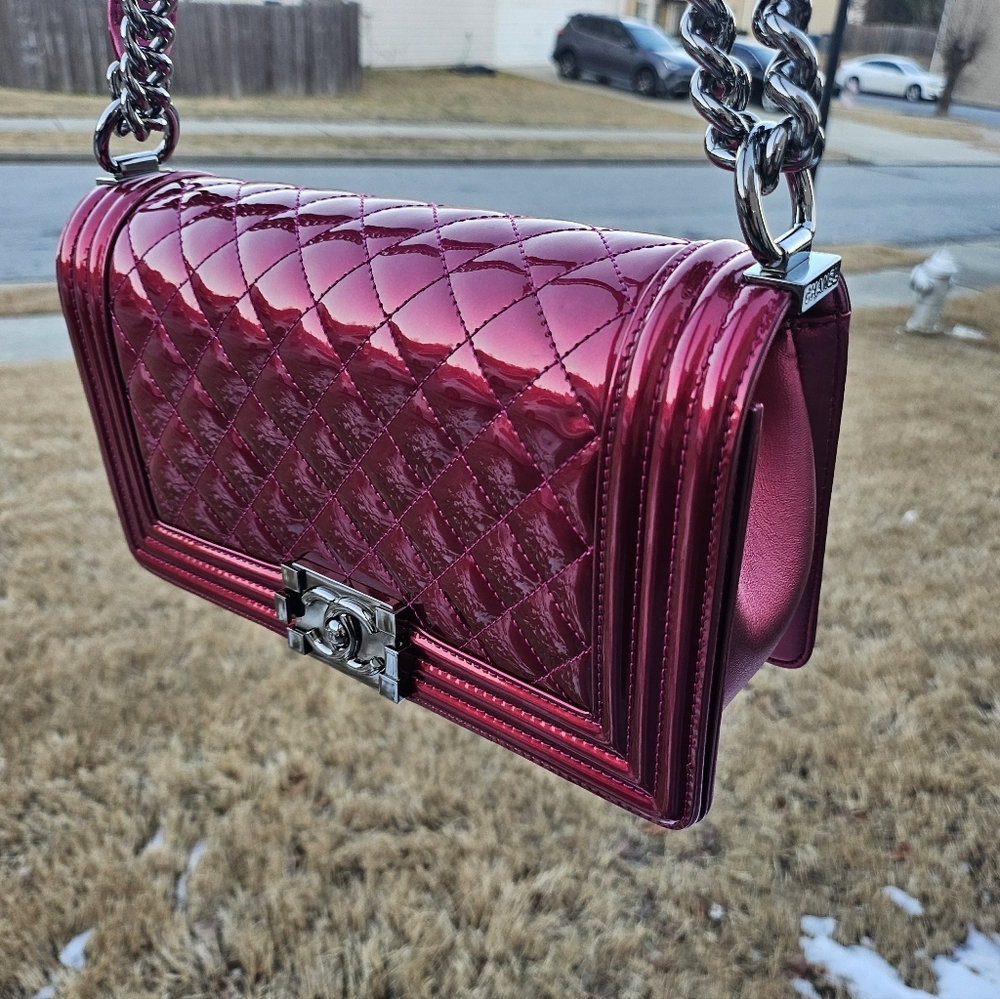 Chanel Boy Bag MEDIUM – Hot Pink Patent Leather/Fuchsia 🌸✨ - Picture 3 of 16